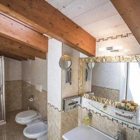 酒店 Borgo Dei Poeti Romantik 4*